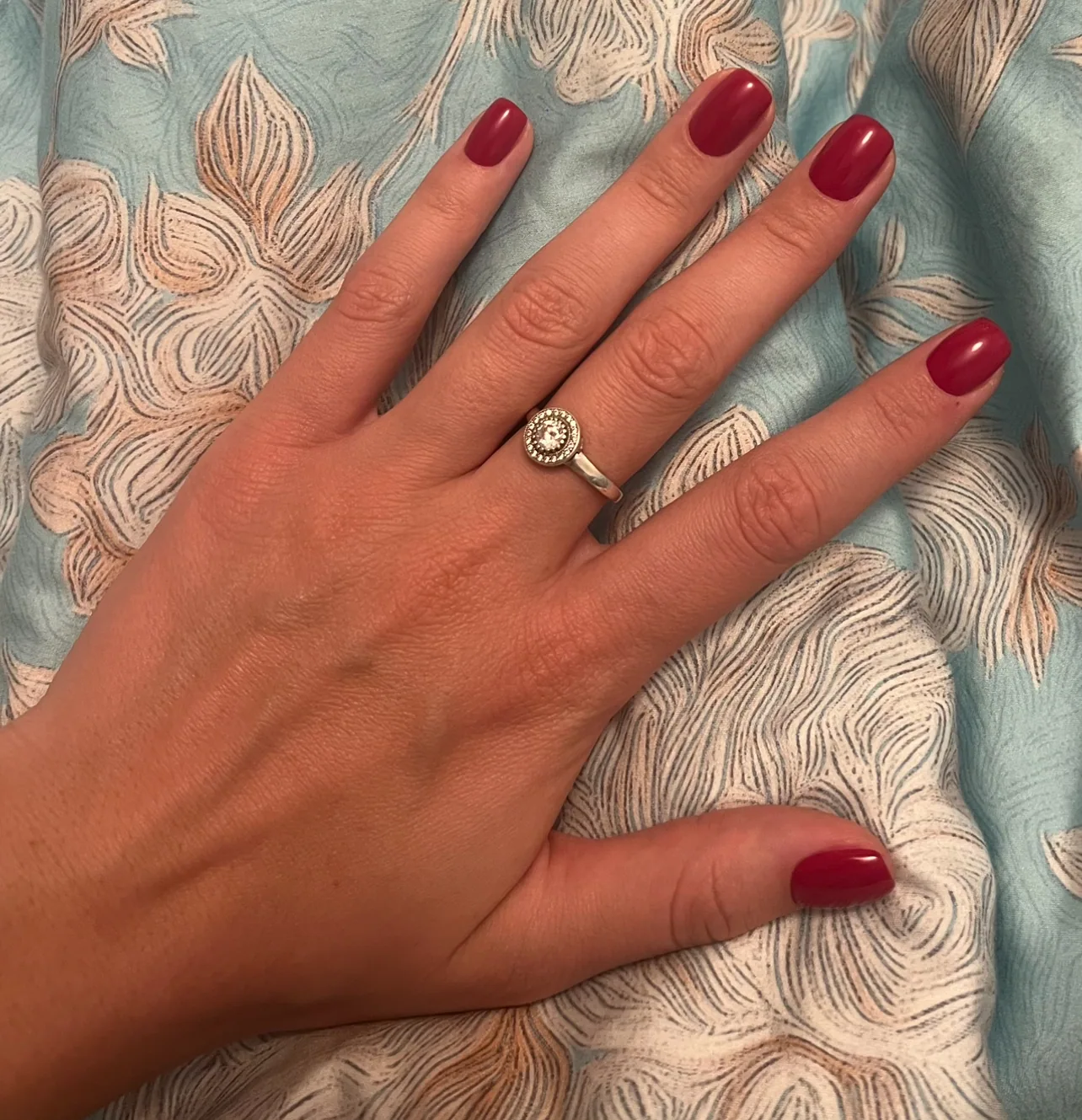 Glossy red short manicure